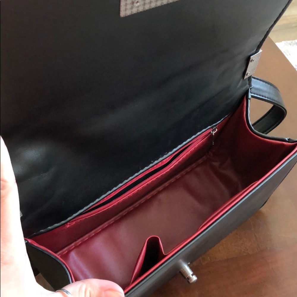 Black Handbag - Picture 5 of 7